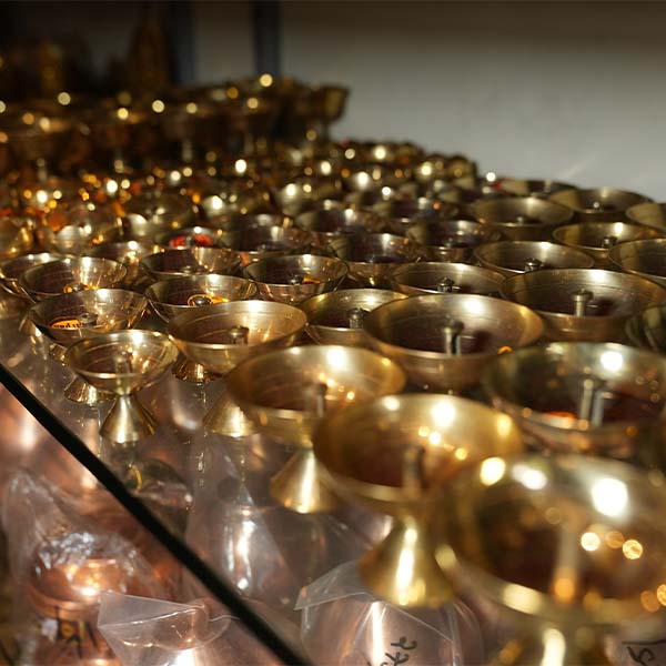 All Varieties of brass diyas available